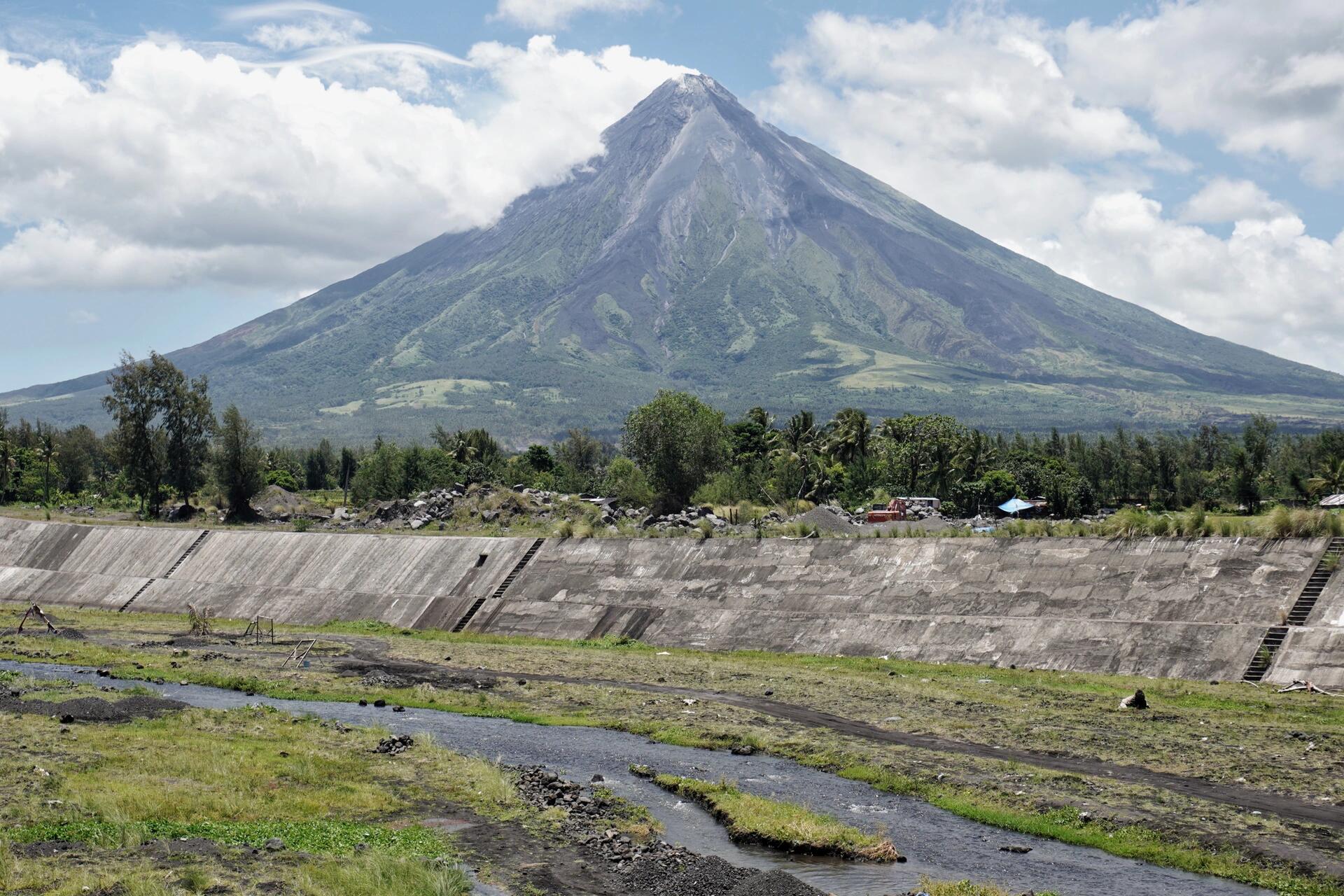 菲律賓火山旅游要注意什么(火山景點(diǎn)推薦)